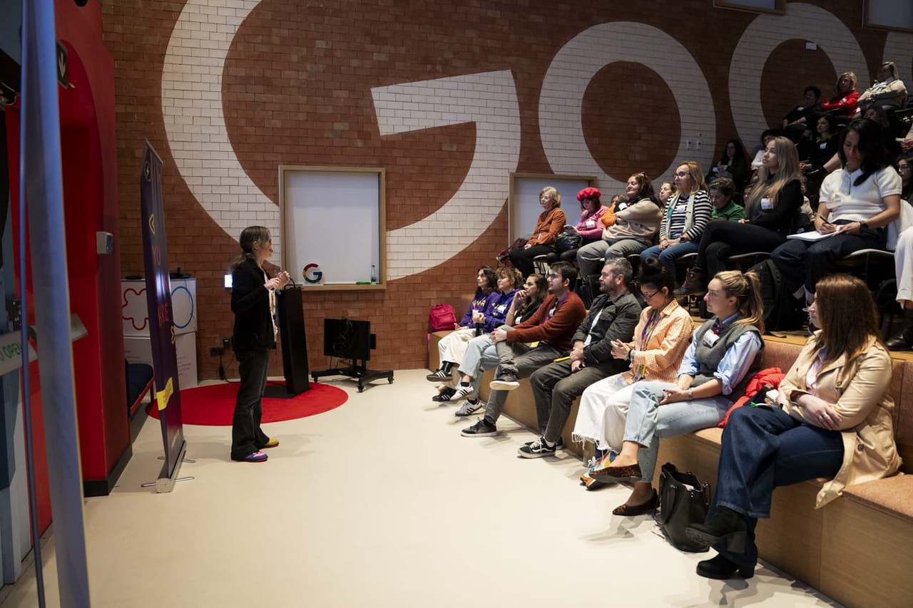 Foto de la charla IA for Social Good 86
