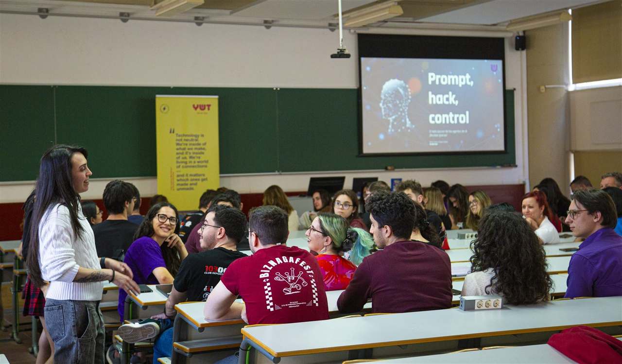 Foto 100 del evento Prompt, hack, control: el lado oscuro de los agentes de IA