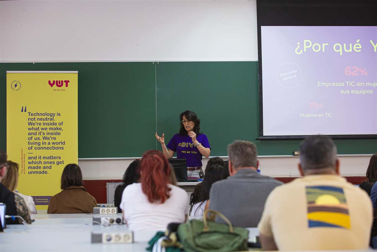 Raquel Gálvez durante su ponencia