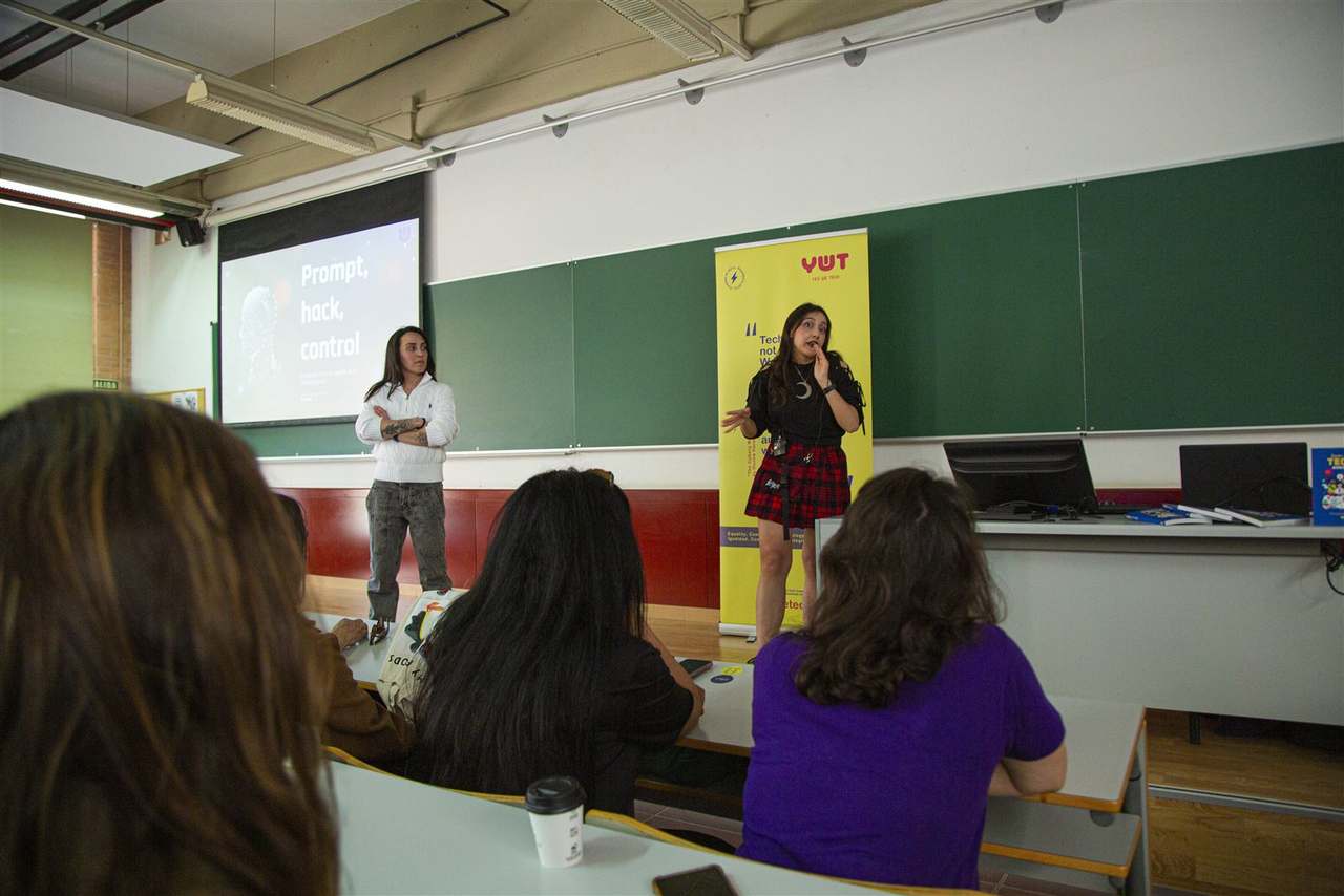 Foto 85 del evento Prompt, hack, control: el lado oscuro de los agentes de IA