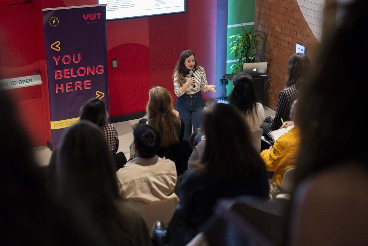 Asistentes al Encuentro YWT sobre redes sociales