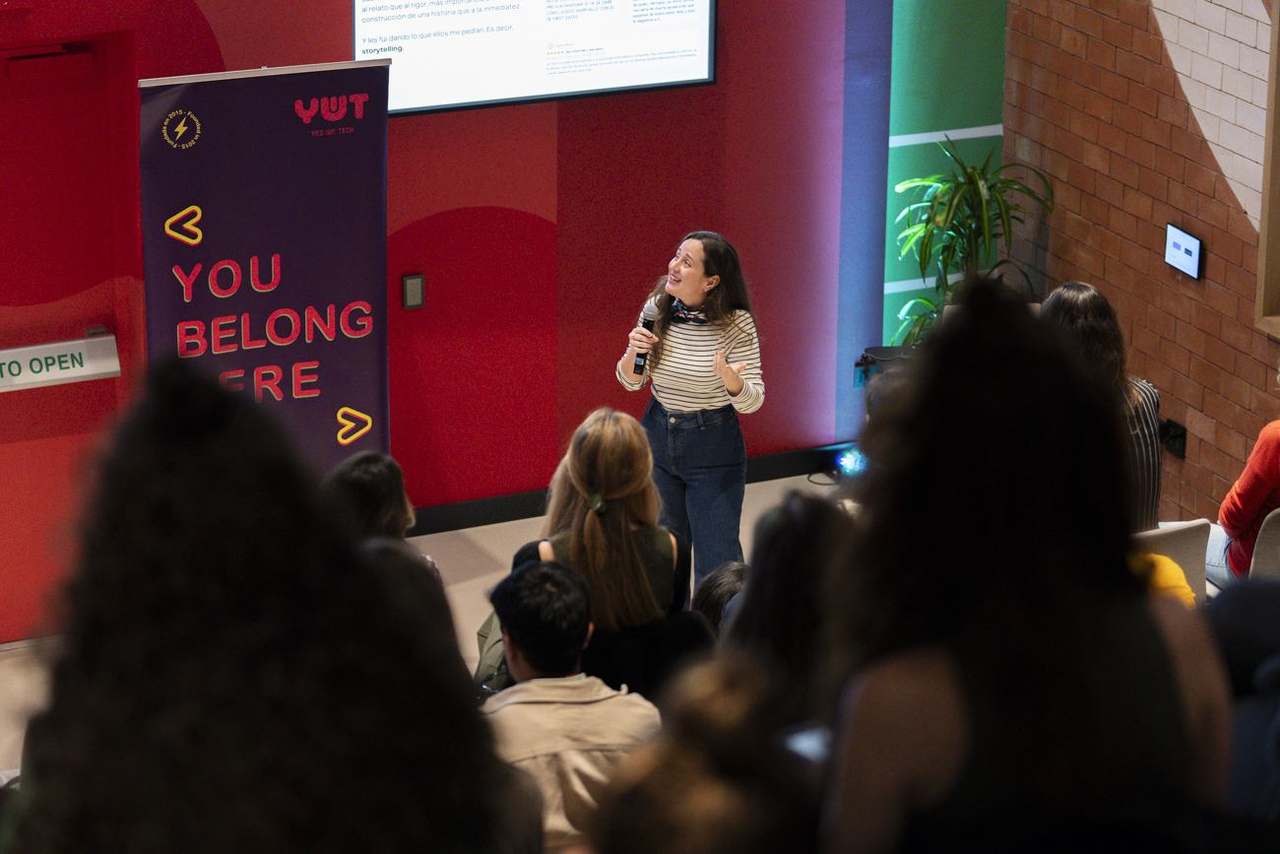 Foto 43 del evento Charla con Lorena Macías