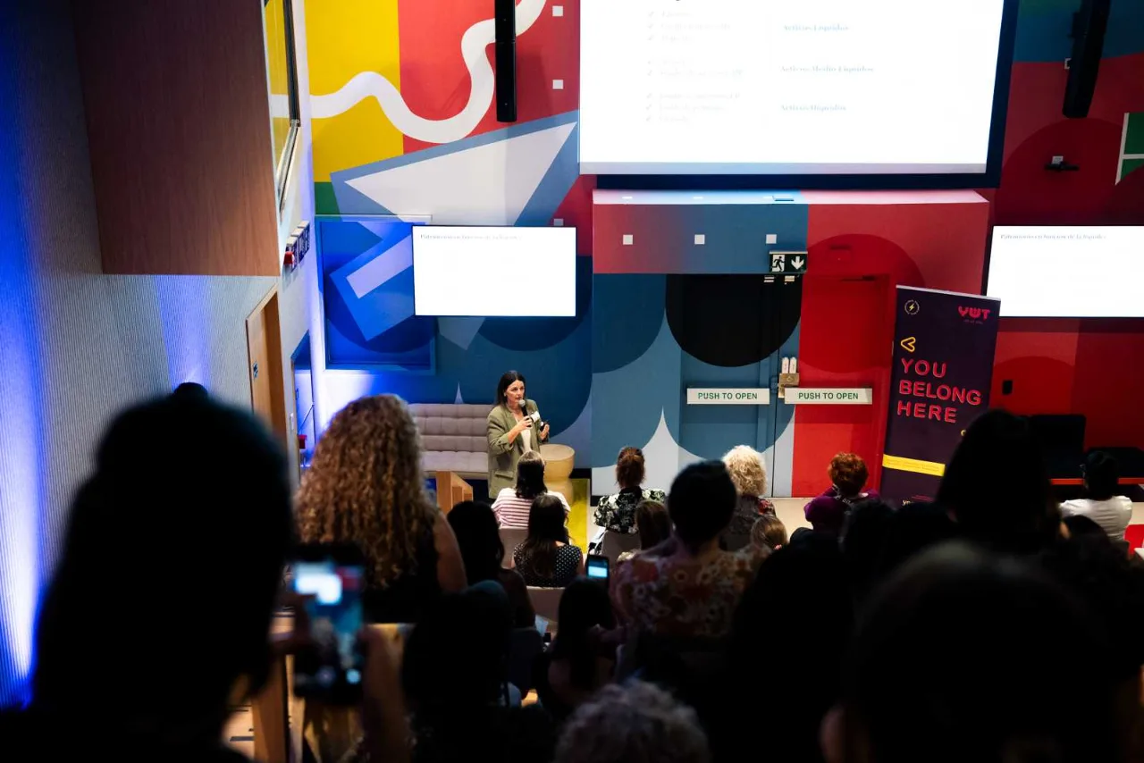 Foto 40 del evento Charla YWT - Las mujeres ya no lloran, las mujeres facturan