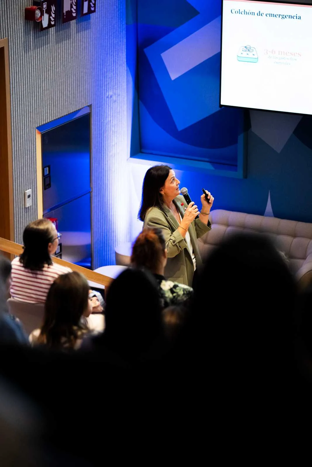 Foto 43 del evento Charla YWT - Las mujeres ya no lloran, las mujeres facturan