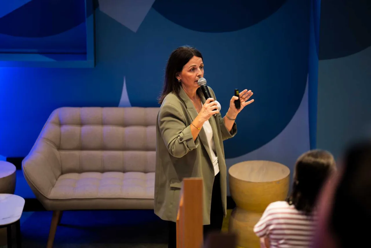 Charla YWT - Las mujeres ya no lloran, las mujeres facturan, foto 44