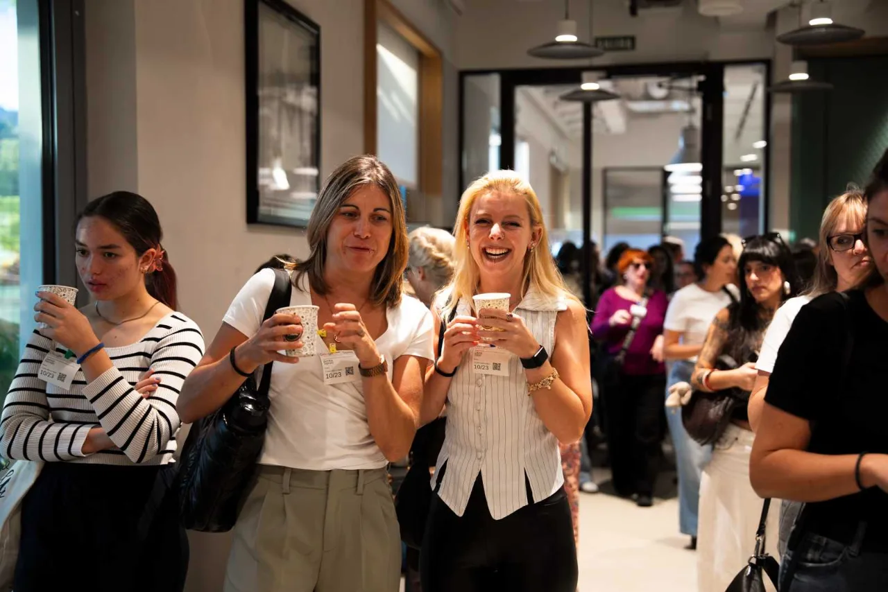 Foto 55 del evento Charla YWT - Las mujeres ya no lloran, las mujeres facturan