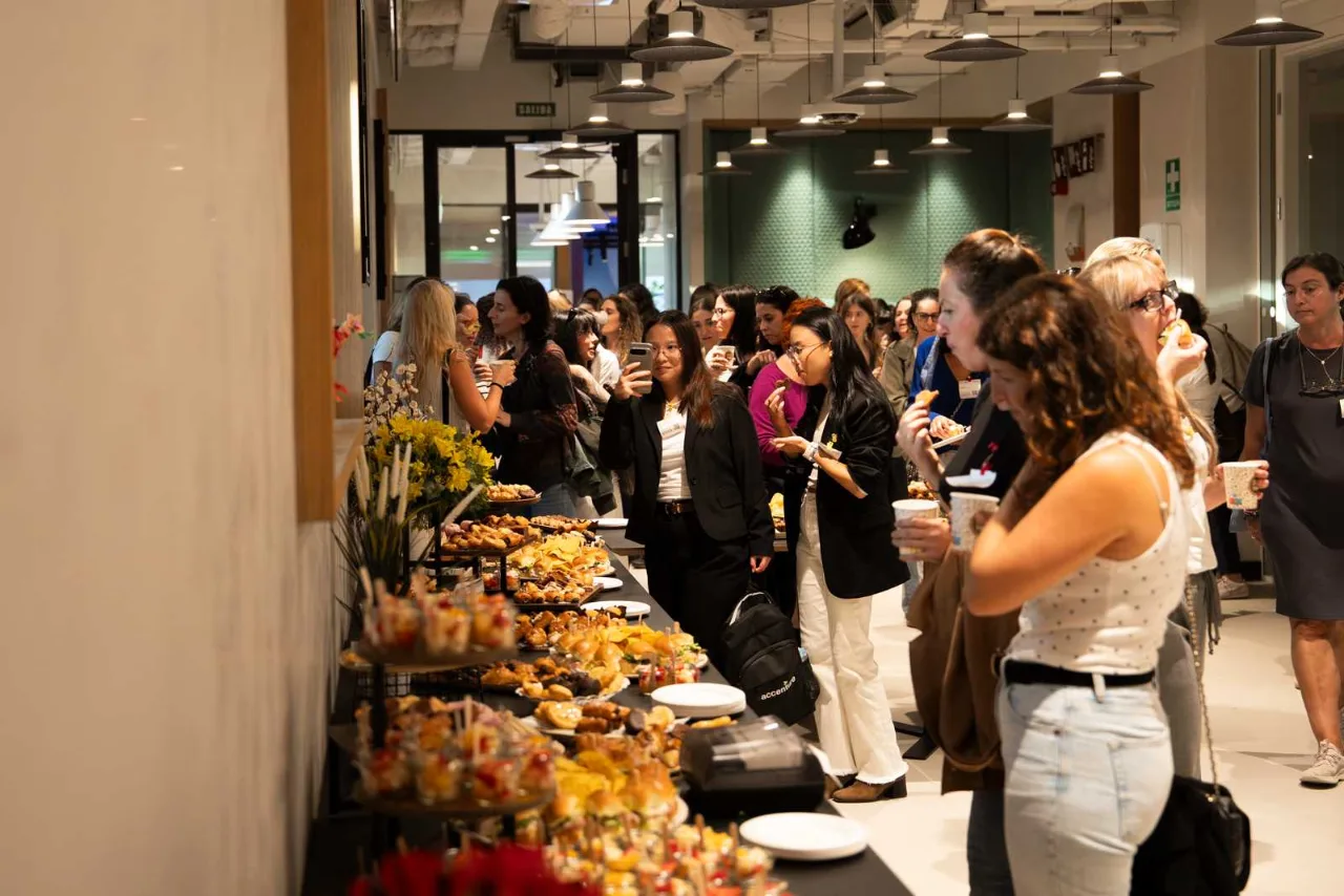 Foto 57 del evento Charla YWT - Las mujeres ya no lloran, las mujeres facturan
