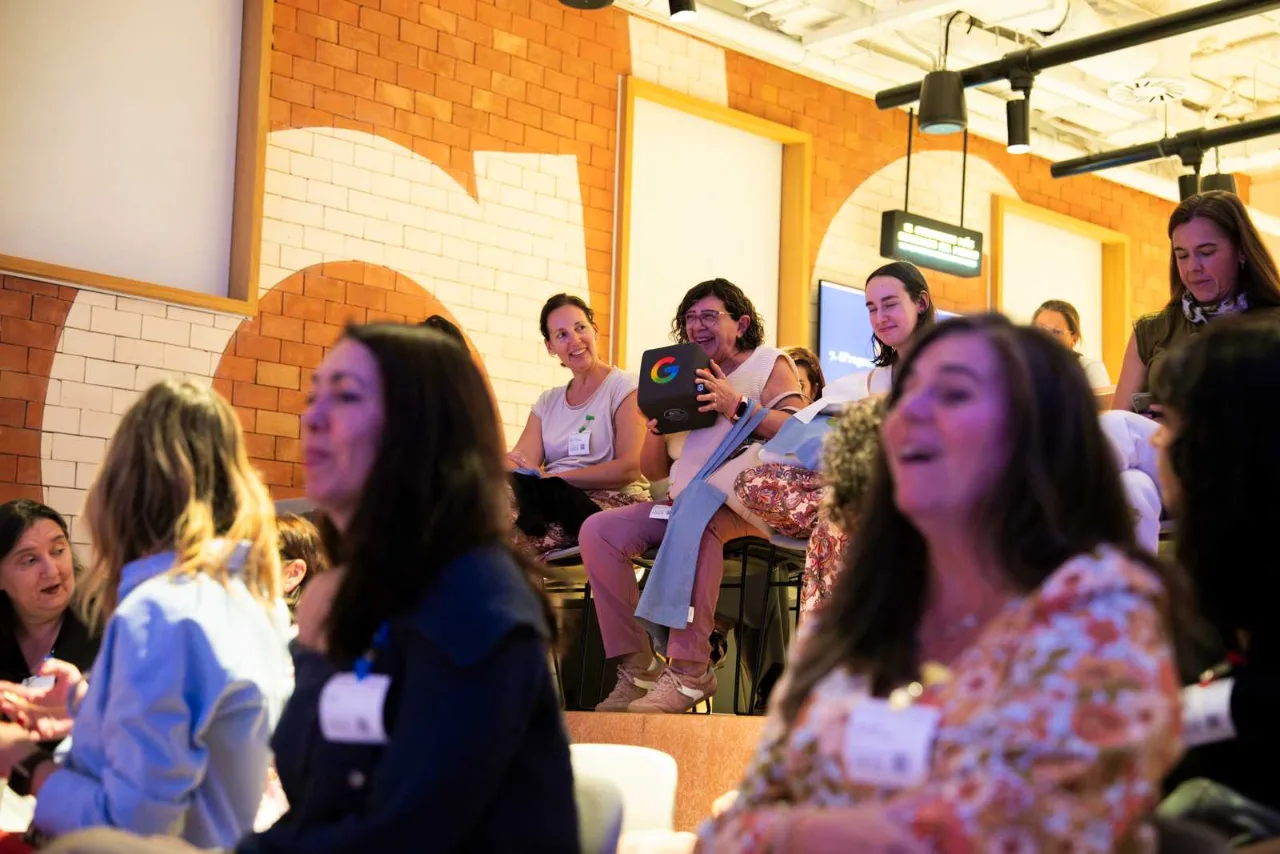 Foto 76 del evento Charla YWT - Las mujeres ya no lloran, las mujeres facturan