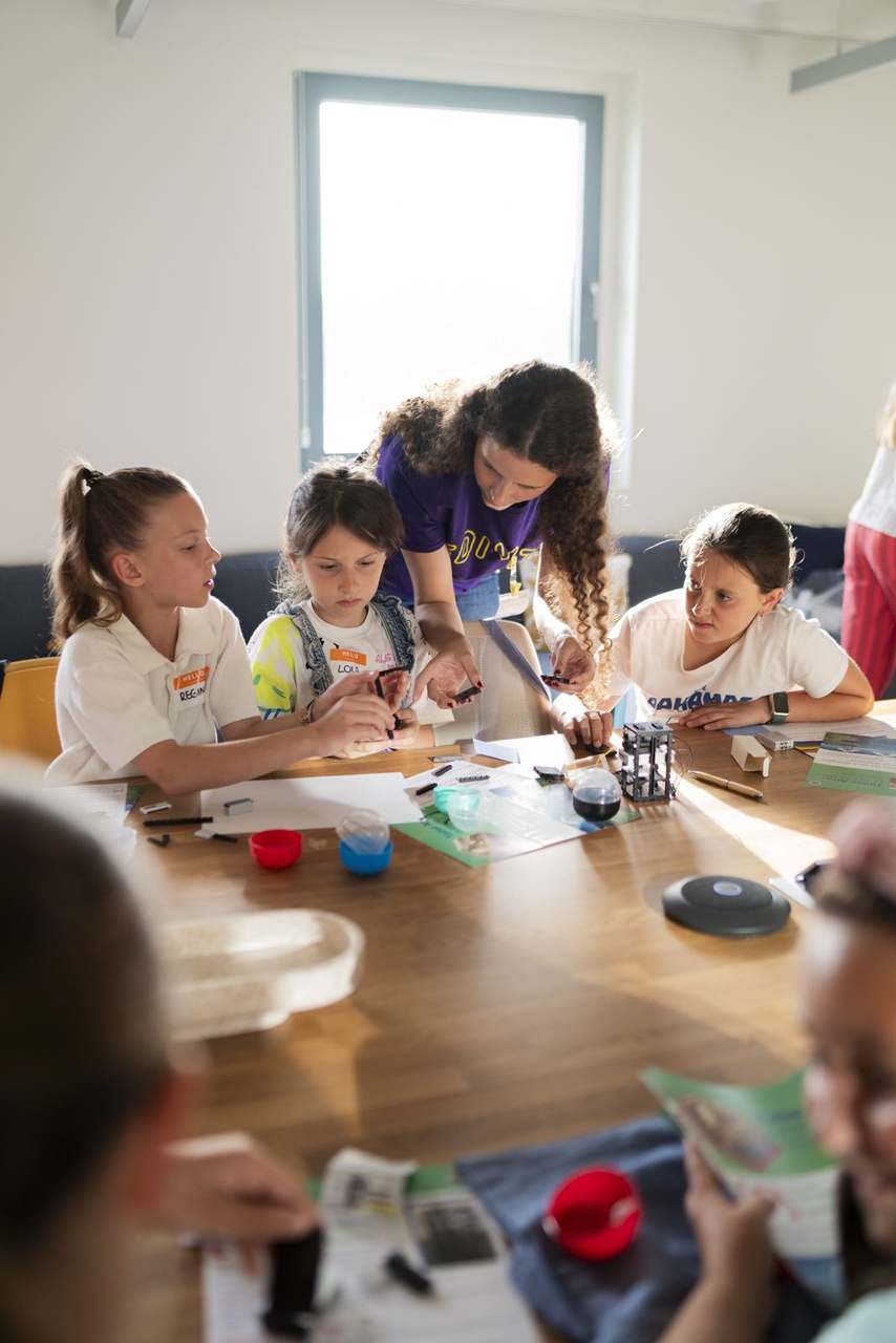 Taller de hardware en Cyber Girl Squad