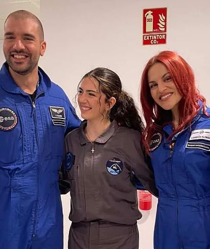 Lucía Torres con los astronautas de la ESA