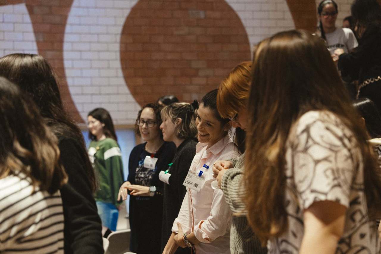 Presentación de proyectos ante el jurado del Hackathon Feminista