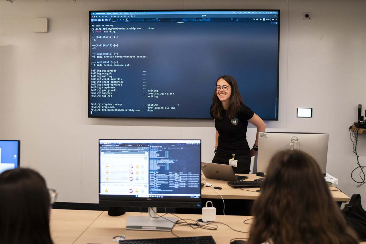 Foto 58 del evento Taller: Hacking APIs, con Carol Gómez