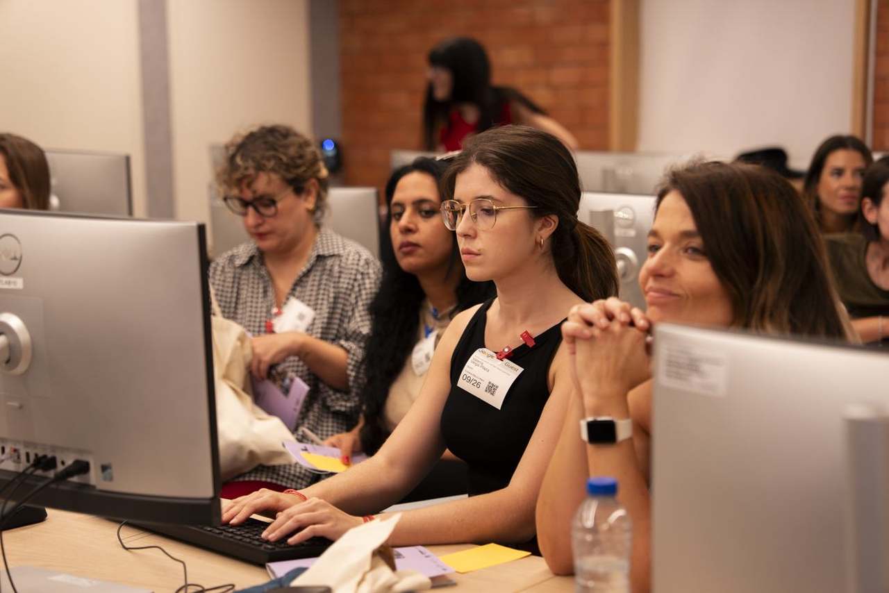 Foto 29 del evento Taller: imágenes con IA sin sesgos de género