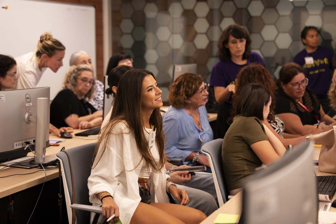 Foto 33 del evento Taller: imágenes con IA sin sesgos de género