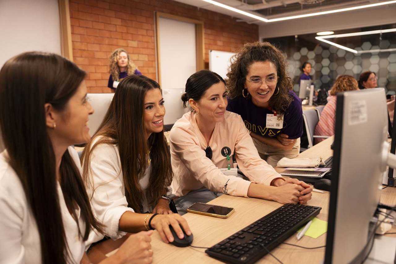 Foto 44 del evento Taller: imágenes con IA sin sesgos de género
