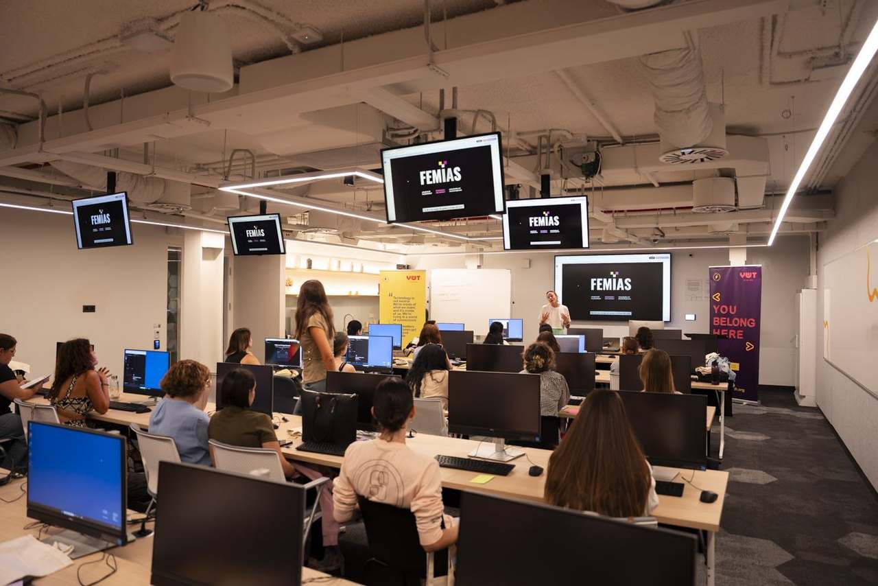 Foto 5 del evento Taller: imágenes con IA sin sesgos de género
