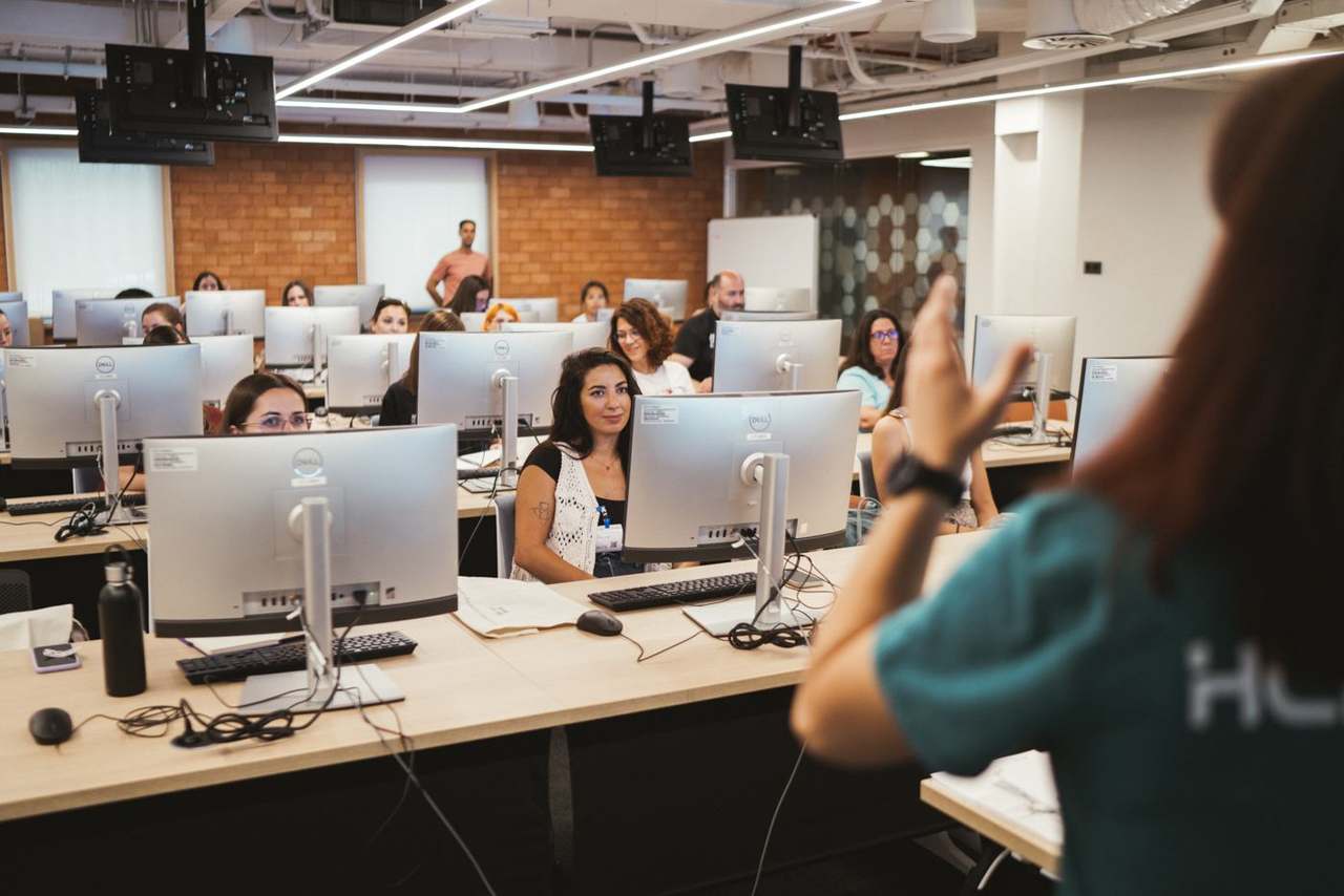 Asistentes durante el taller de pentesting